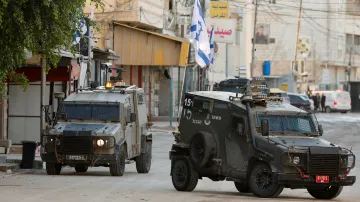 Vozidlo izraelské armády v ulicích Džanínu