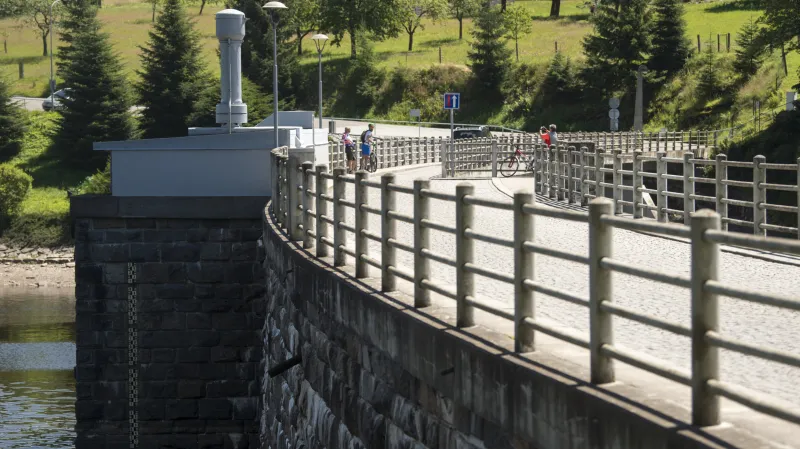 Hráz Vodní nádrže Pastviny