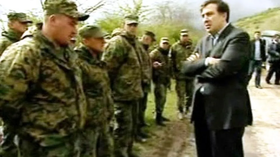 Michail Saakašvili s gruzínskými vojáky