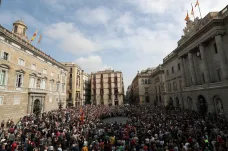Pro nezávislé Katalánsko hlasovalo 90 procent voličů. Madrid hrozí regionu pozastavením autonomie