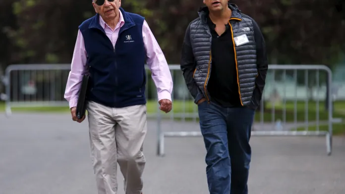 Rupert Murdoch se synem Lachlanem v roce 2015