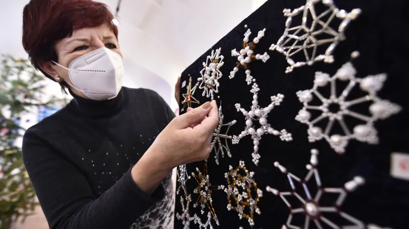 V Třebíči začaly 6. prosince 2021 prodejní vánoční výstavy. Své zboží v Malovaném domě a Předzámčí nabízejí trhovci, kteří měli prodávat na zrušených adventních trzích