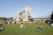 Británie se potýká s neobvyklou vlnou veder, v Londýně zaznamenali historický rekord