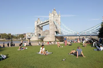 Británie se potýká s neobvyklou vlnou veder, v Londýně zaznamenali historický rekord