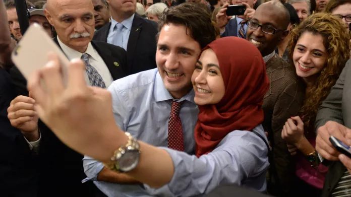 Charisma a vlídná tvář - v Trudeauovi mnozí vidí kanadského Kennedyho