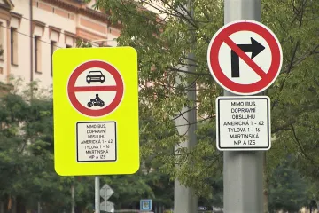 Americká třída v Plzni je zavřená. Hromadná doprava může jet bez zpoždění, auta však zaplnila vedlejší ulice