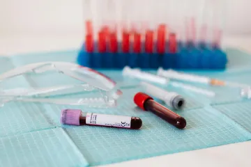 Stát zmírnil pravidla pro gaye, kteří chtějí darovat krev
