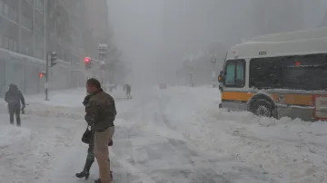 Sněhová nadílka komplikuje dopravu v Bostonu