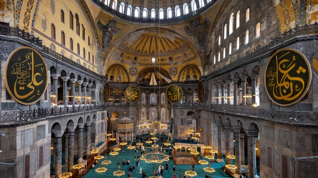 Interiér mešity Hagia Sofia