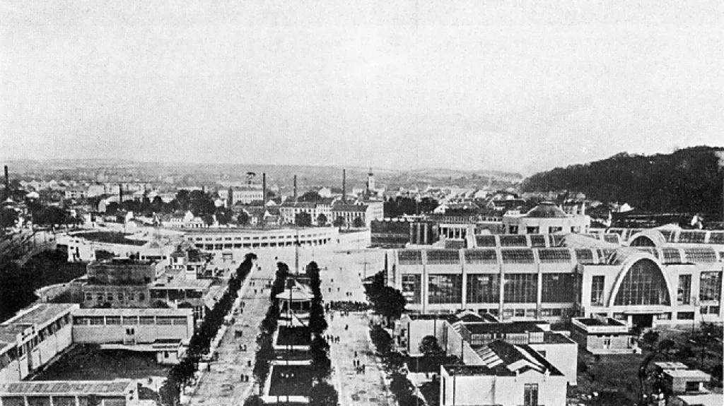 Dobový pohled z věže Obchodně živnostenského pavilonu