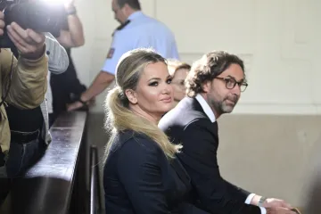 Babišova manželka podle svědků vybírala nábytek pro Čapí hnízdo. Jeho akcie přitom už neměla