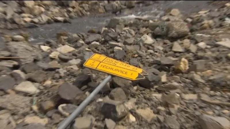 Češi uklízejí a sčítají škody