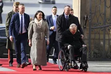 Maďarská prezidentka Nováková udělila Zemanovi nejvyšší vyznamenání své země. Společně podpořili V4