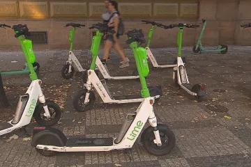 Nechceme, aby elektrokoloběžky jezdily po centru, řekla starostka Prahy 1 v debatě s manažerkou Lime