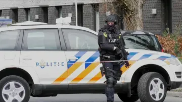 Policista po střelbě v Utrechtu