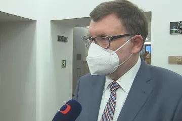 Další škrty v platech státních zaměstnanců. Ministři projednávají propouštění už v tomto roce