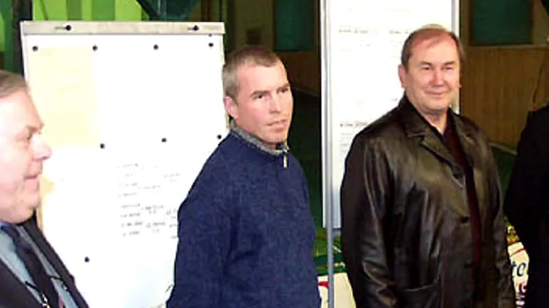 Spolumajitel klubu Erpet Václav Petr (uprostřed)