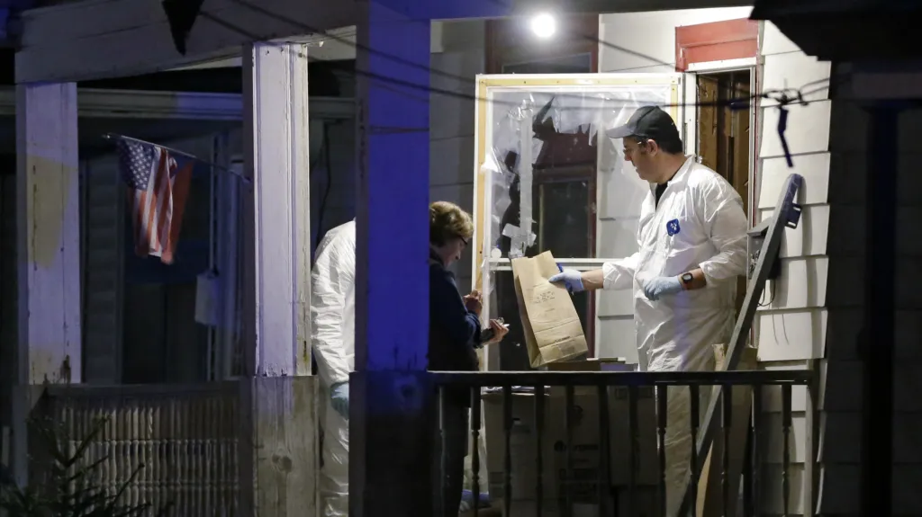 FBI prohledává dům, ve kterém byly drženy tři unesené ženy