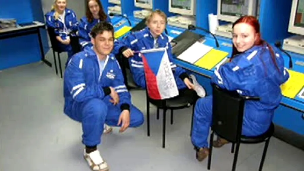 Foto dětské vesmírné posádky z Čech
