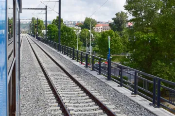 Končí práce na Negrelliho viaduktu, tím i první etapa stavby železnice na letiště. Další zaberou ještě devět let