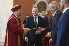 Univerzita Tomáše Bati má po 11 letech nového rektora. Zeman jím jmenoval Vladimíra Sedlaříka