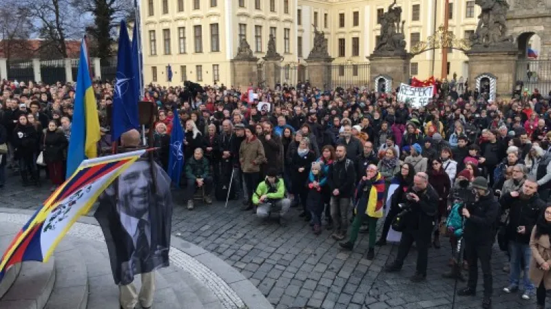 Shromáždění na Hradčanském náměstí