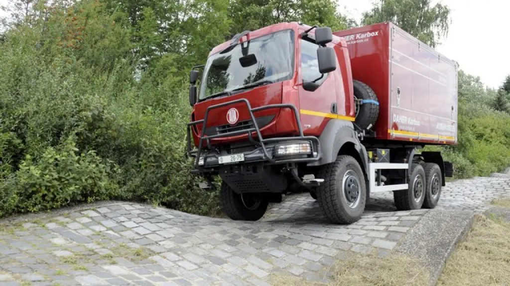 Tatra T810