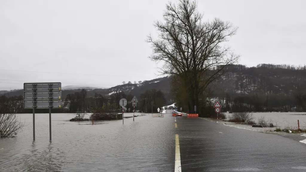 Zaplavená silnice u Zvolena