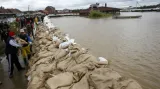 Situace po povodních na Balkáně se uklidňuje, pomáhají i Češi