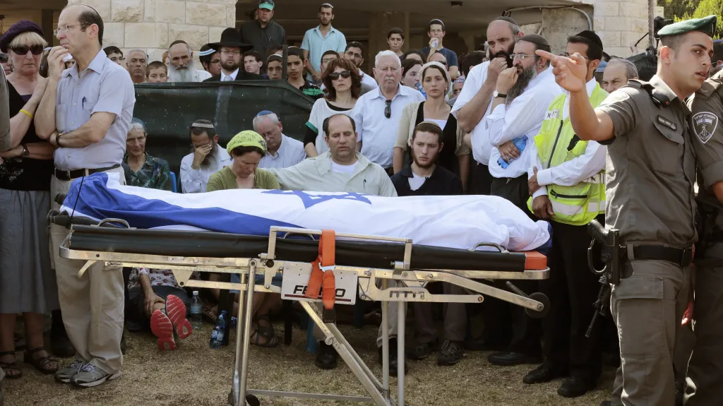 Izrael pohřbil zabité mladíky