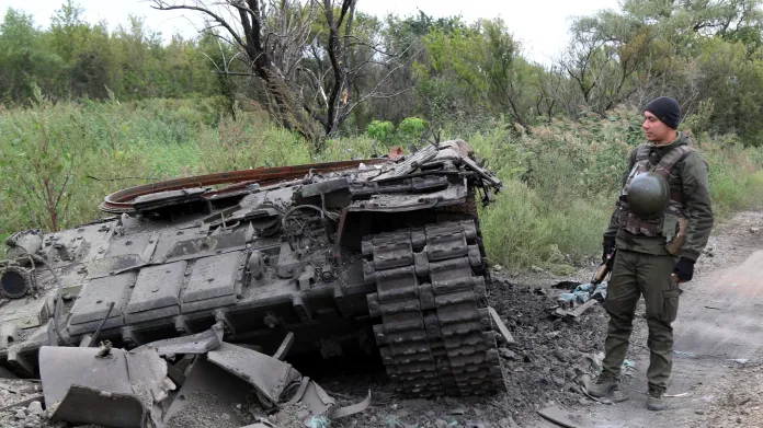 Ruský tank zničený během protiofenzivy v Charkovské oblasti