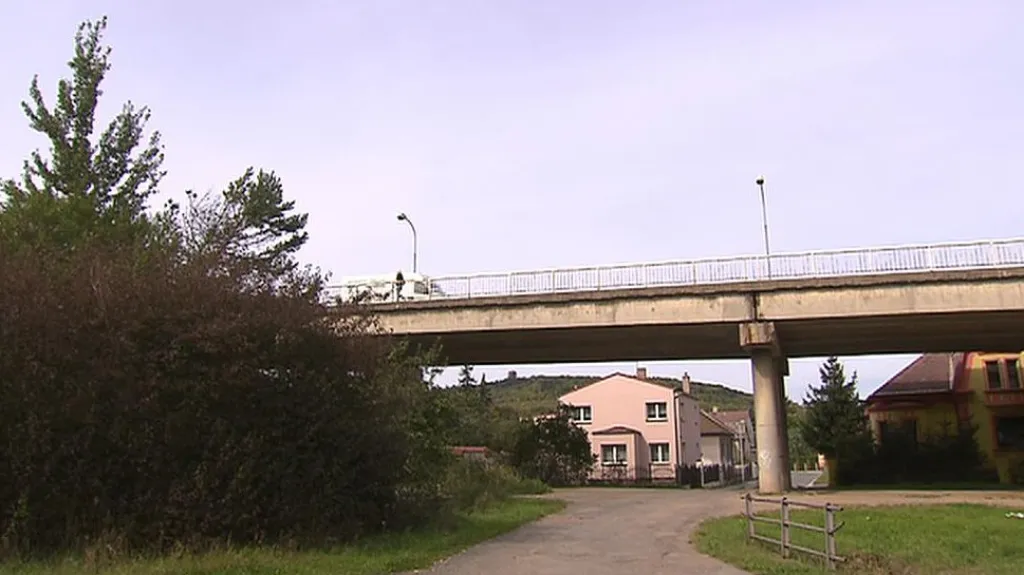 Most spojující předměstí Malín s centrem Kutné Hory