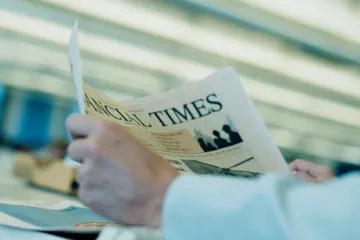 Jim Hacker: Financial Times čtou lidé, kteří to tu vlastní