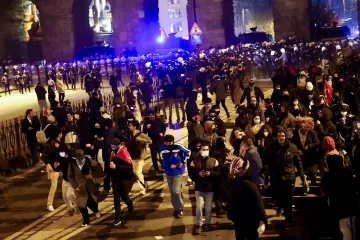 Lidé v Istanbulu vyšli třetí den protestovat proti zadržení starosty