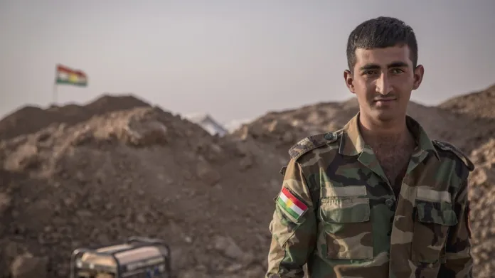 Příslušník kurdských jednotek Pešmergů