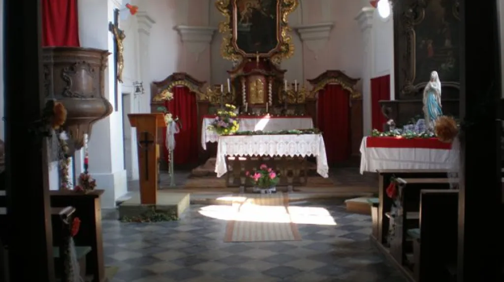 Kostel v Košticích