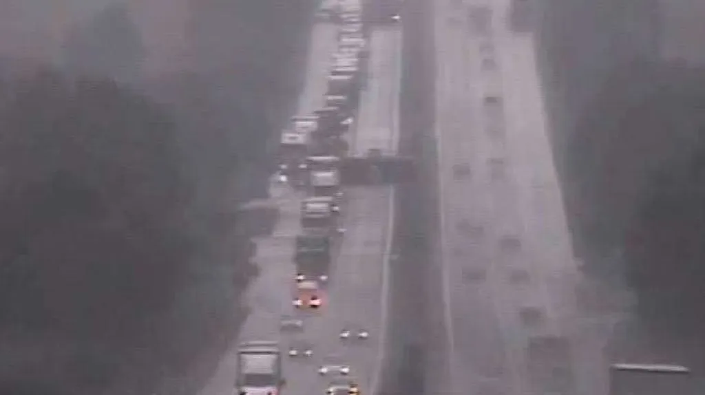 Nehoda kamionu na dálnici