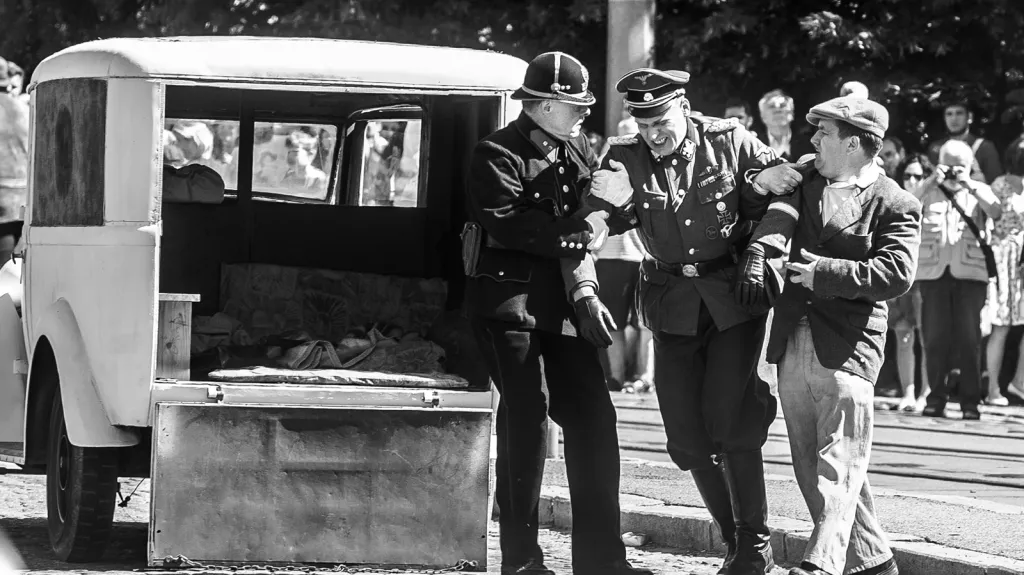 Po 75 letech Gabčík a Kubiš znovu v Praze zaútočili na Heydricha