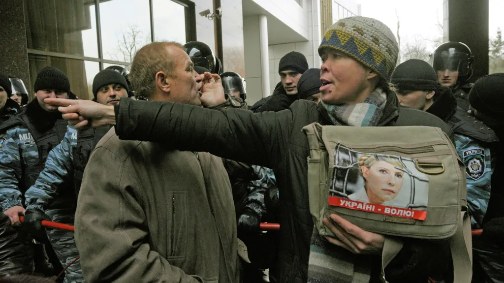 Příznivci Tymošenkové před budovou odvolacího soudu