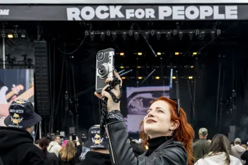 Posílené hlídky i zvláštní linky MHD. Začal festival Rock for People