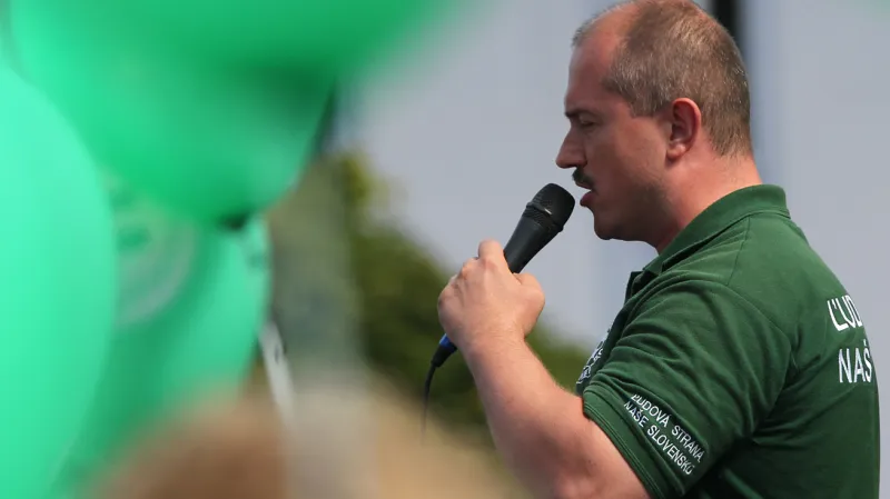 Marian Kotleba na demonstraci proti imigrantům