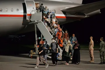 Velitel českých vojáků se sám vypravil na kontrolní stanoviště talibů, aby s nimi jednal o evakuaci Afghánců z Kábulu
