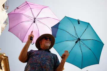 Víkend přinese tropické teploty i bouřky