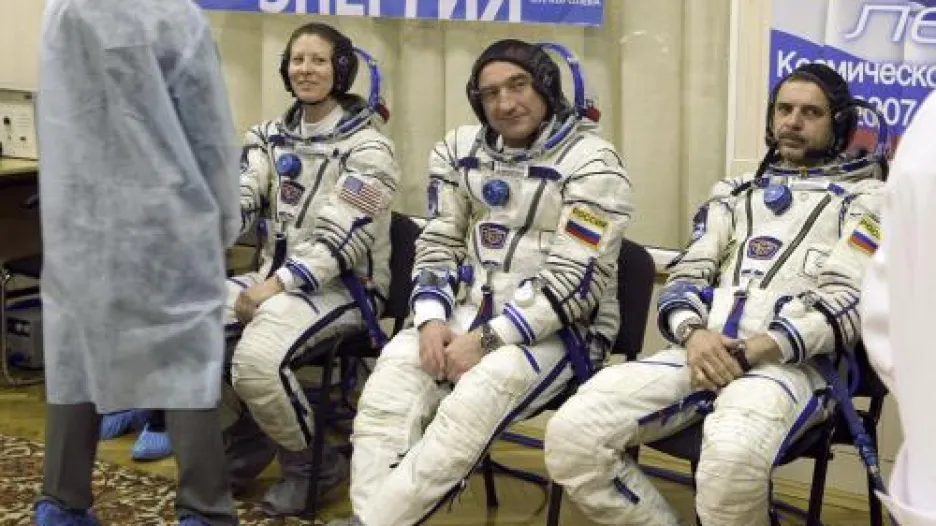 Rusko-americké trio nových členů ISS