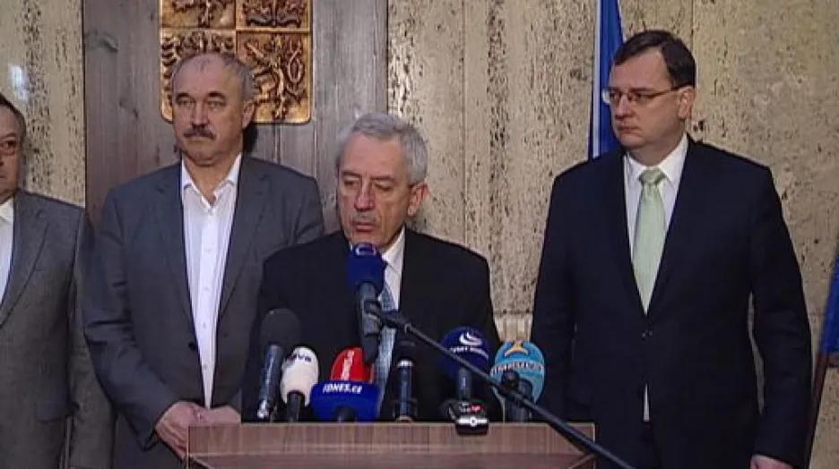 TK Leoše Hegera a Petra Nečase po jednání se záchrankami