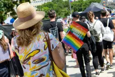 Festival v Bratislavě volá po rovných právech pro LGBT+. Účastníci akce Hrdí na rodinu to odmítají