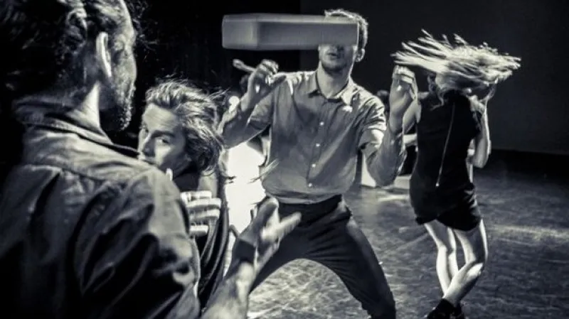 Ultima Vez - What the Body Does Not Remember