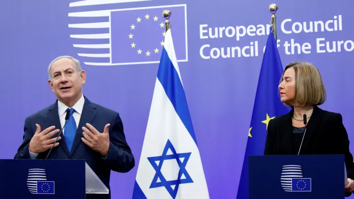 Benjamin Netanjahu a Federica Mogheriniová