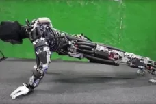Robot, který se potí: humanoid vyřešil odvěký problém strojů