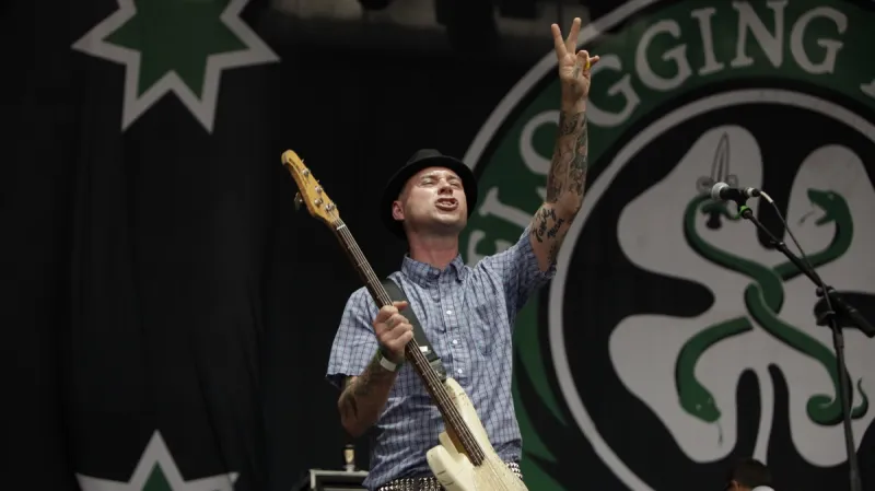 Flogging Molly na Rock for People 2012